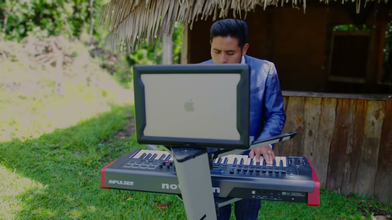 CANTANTE LUCAS XAPER //PADRE NO ME DEJES PORFAVOR