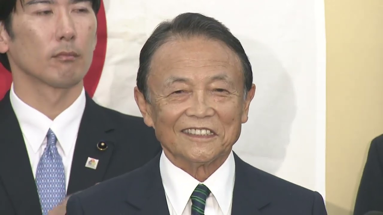 衆院選　福岡８区　当選　麻生太郎さん【自民・前】万歳・当選の弁