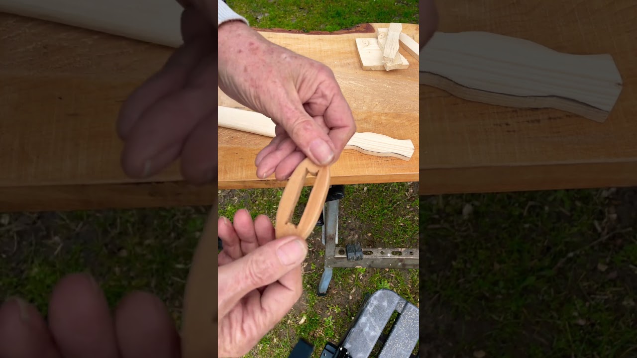 Wie ein Gladius aus Holz gebaut werden kann