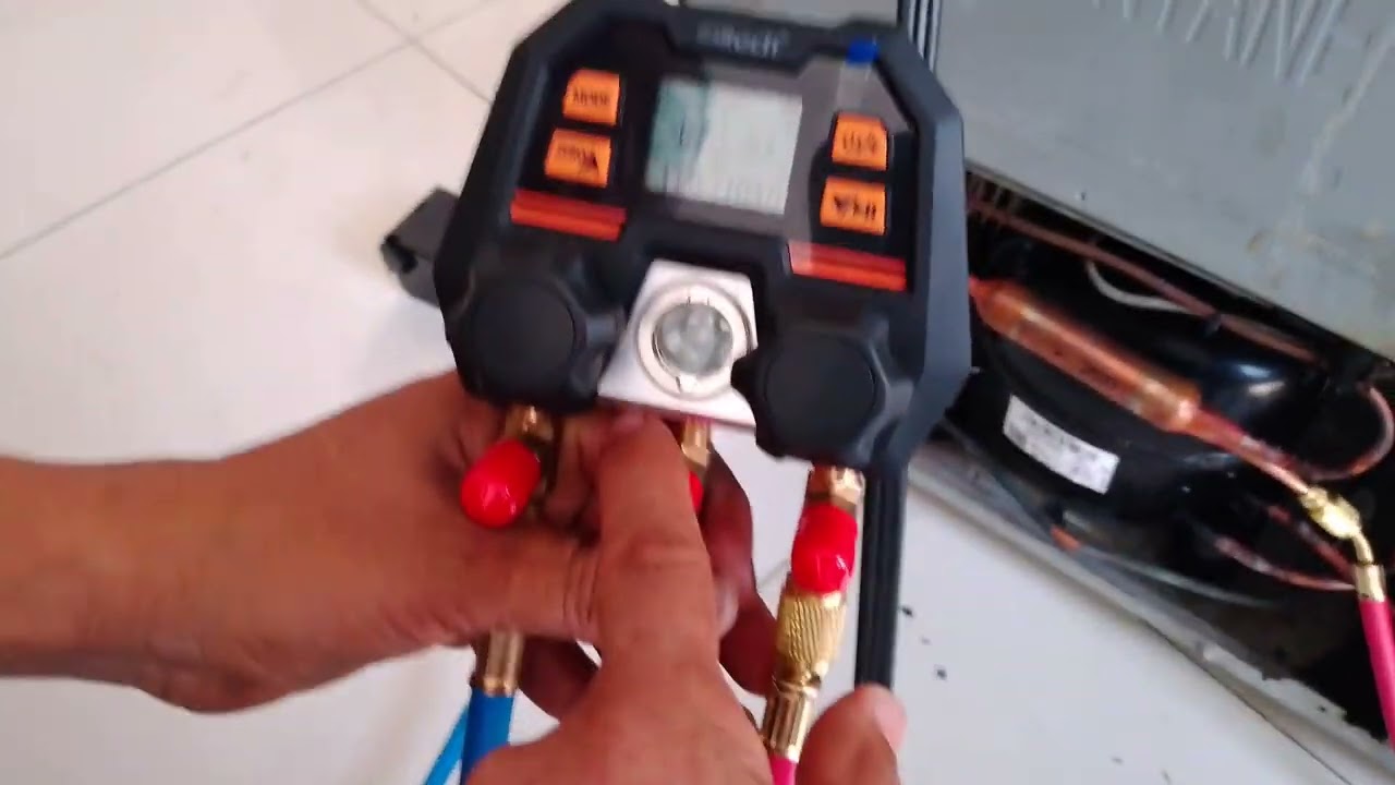 Cargar un sistema de Refrigeración usando un Manómetro Digital Elitech M100.