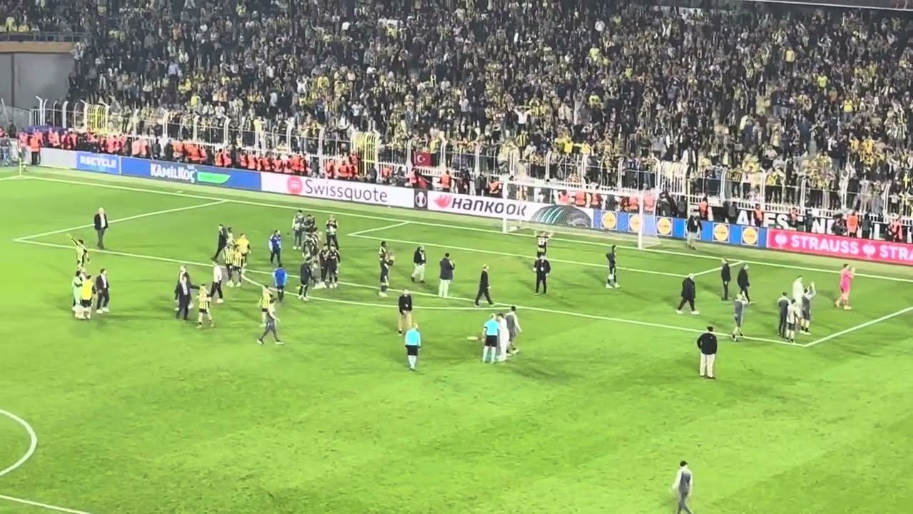 FENERBAHÇE - STUTTGART MAÇ SONU SEVİNÇ VE SAHA OLAYI 