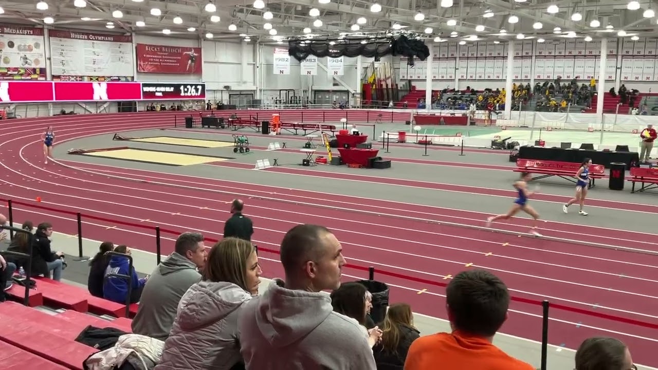 Women’s 4x400 Section 2