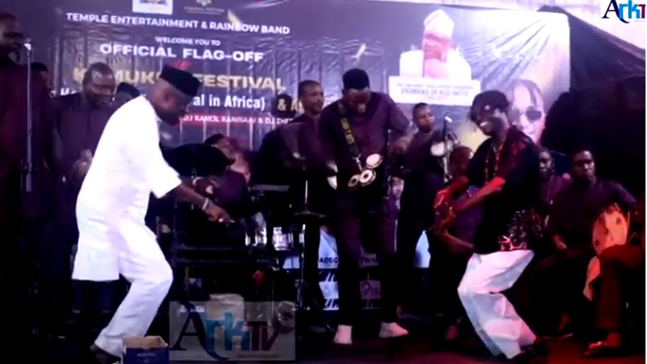 See What Adewale Ayuba and His Boy Who Sings Exactly Like Him Did on Stage