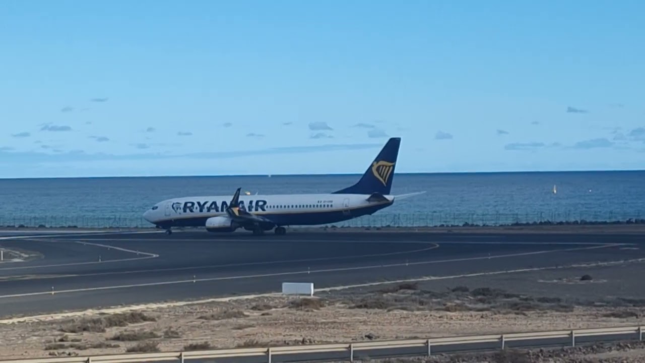 RyanAir 737-800 