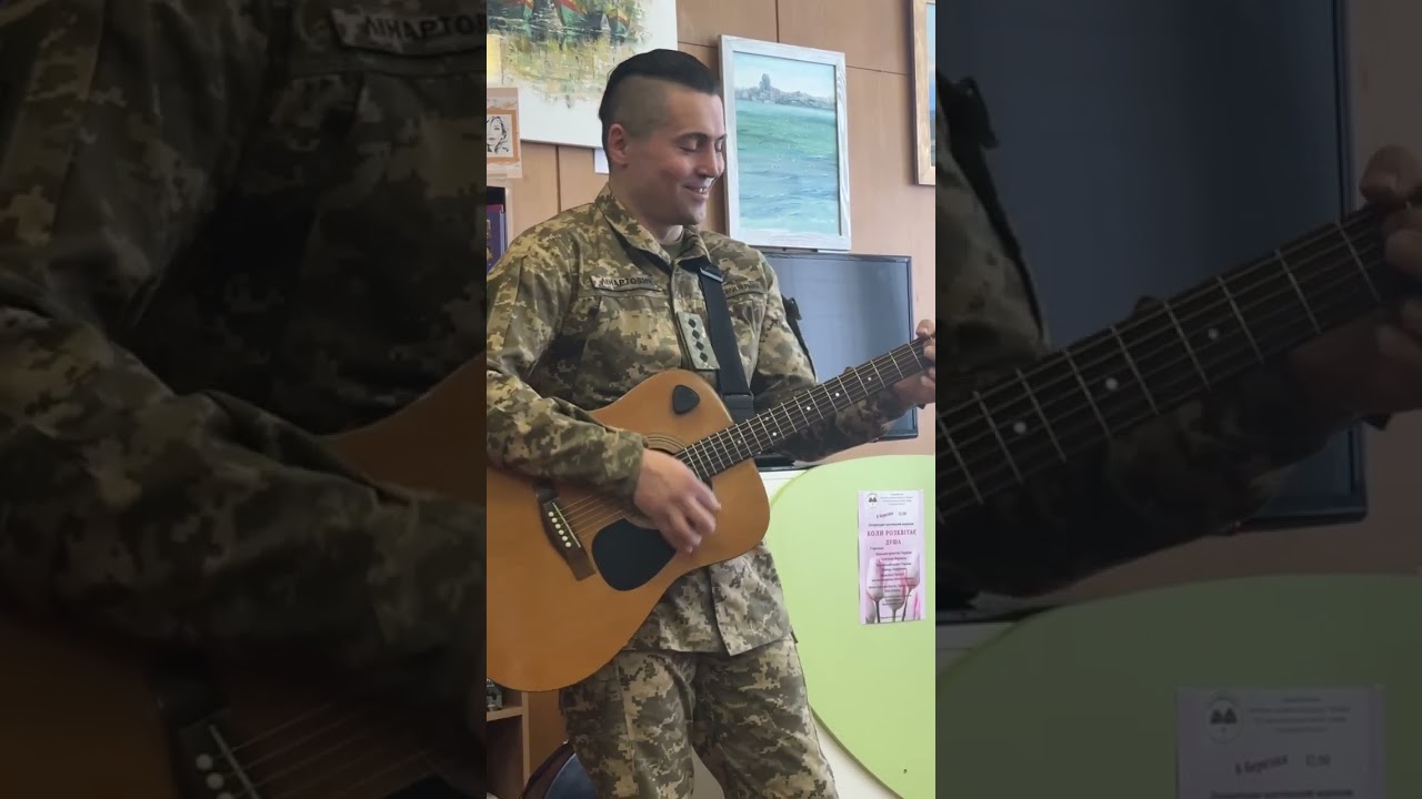 По килиму зеленому