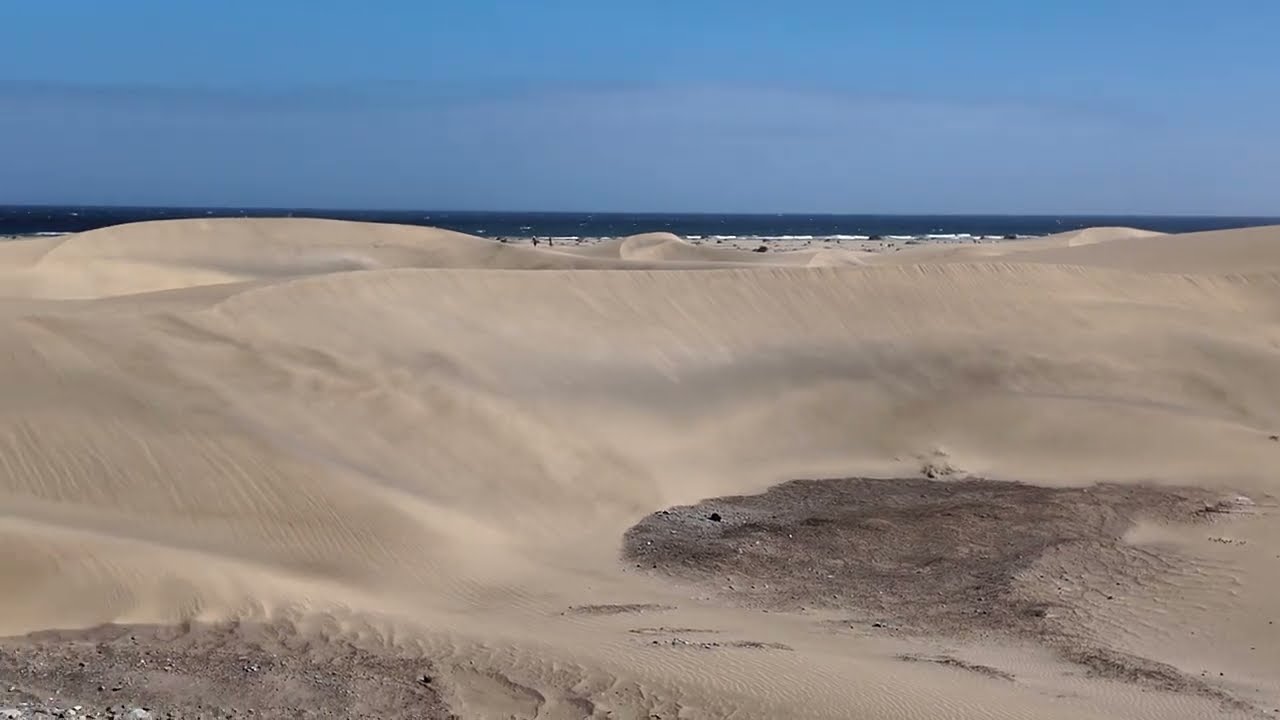Massive Sand storm in Gran Canaria!  Strong winds bring the crowds off the beach!