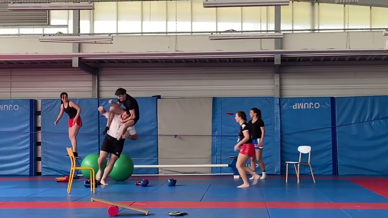 Staps Tarbes L2 Arts du cirque « combat de boxe »