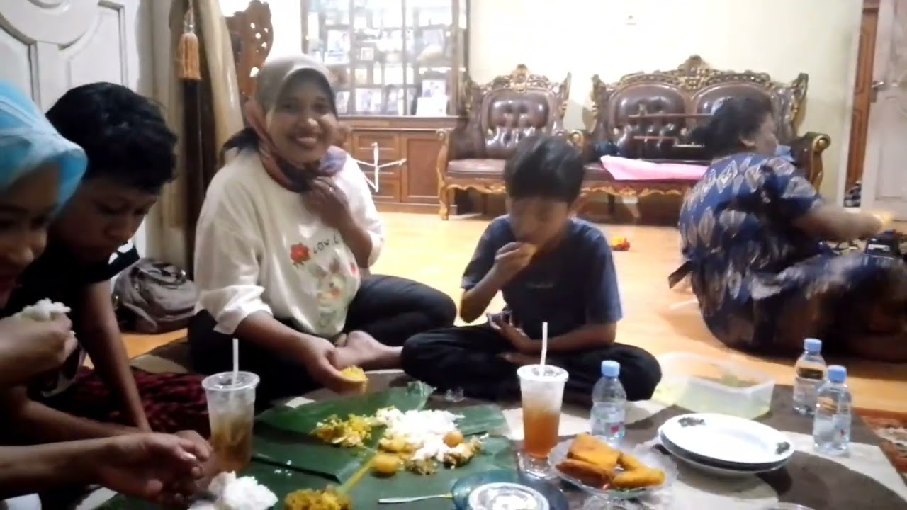 Buka bersama dengan kawan masa kecil hingga masa tua