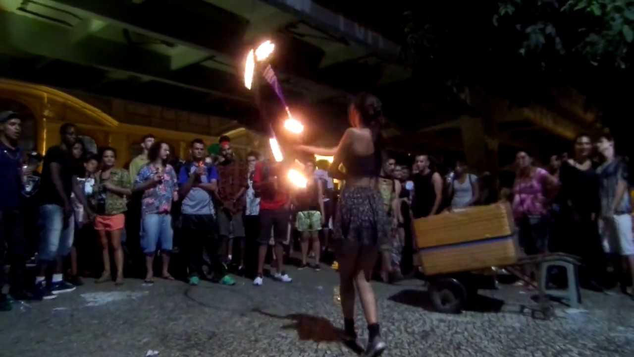 Bambol&ecirc; de Fogo com Bia Lume