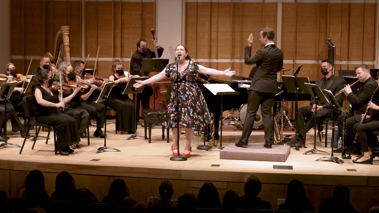 Donna Lynne Champlin Performs 