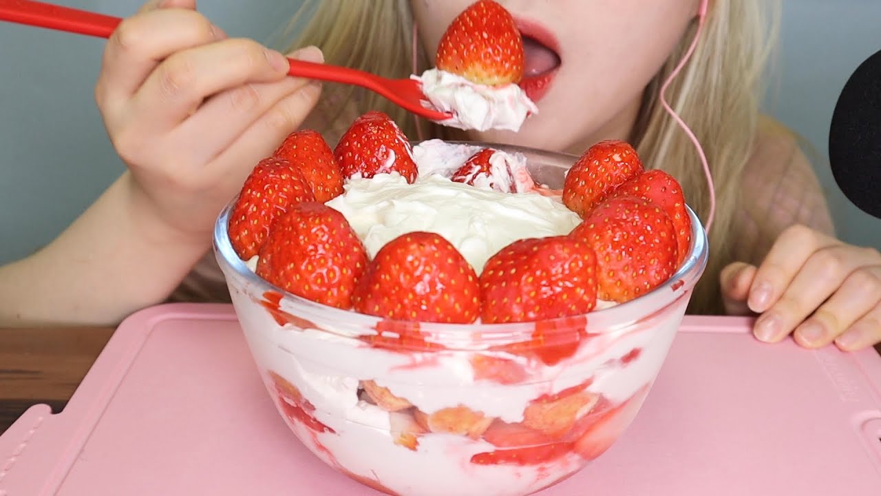 [RECIPE+ASMR] 딸기 왕창 넣은 딸기 티라미수 먹방/이팅사운드 STRAWBERRY TIRAMISU MUKBANG/EATINGSOUNDS