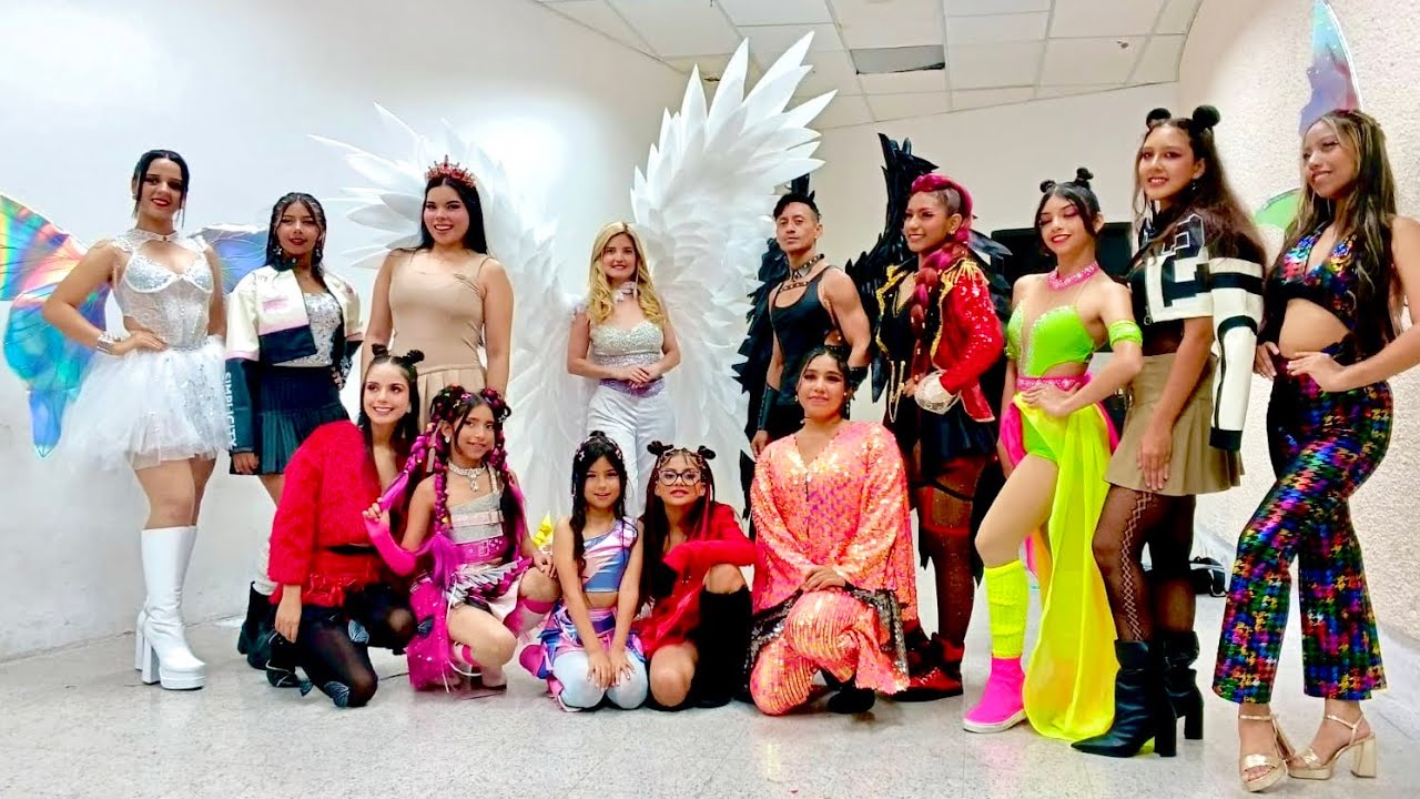 Cazadoras K-pop - Abrimos el concierto y presentamos la colección K-popMorfosis 🦋