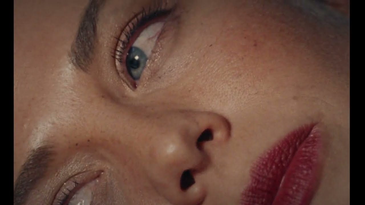 Molly Sand&eacute;n - H&aring;lla mig (Officiell Musikvideo)