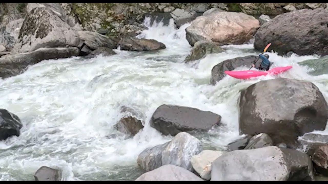KAYAKING IN ECUADOR