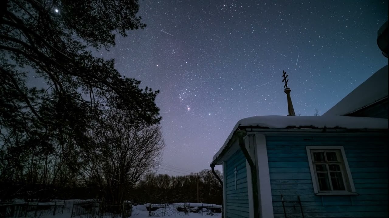 Звездное небо над церковью Георгия Победоносца в д. Палицы Струго-Красненского района. 7.02.2026