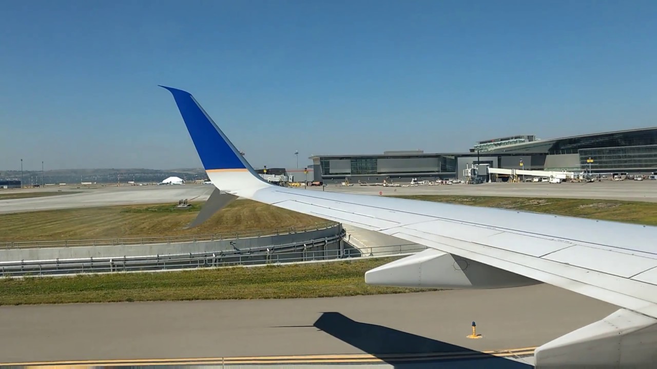 UNITED I Flight UA2393 Landing in Calgary