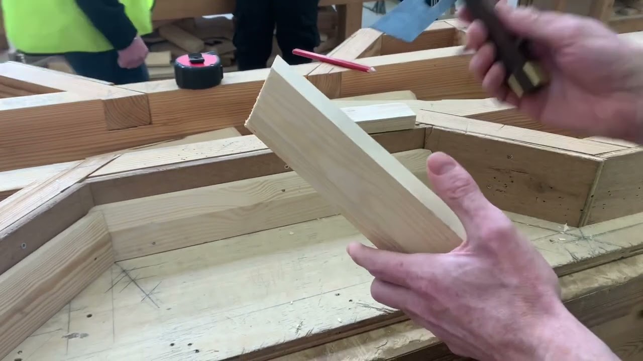 Cutting a simple skirting board scribe  - West London College