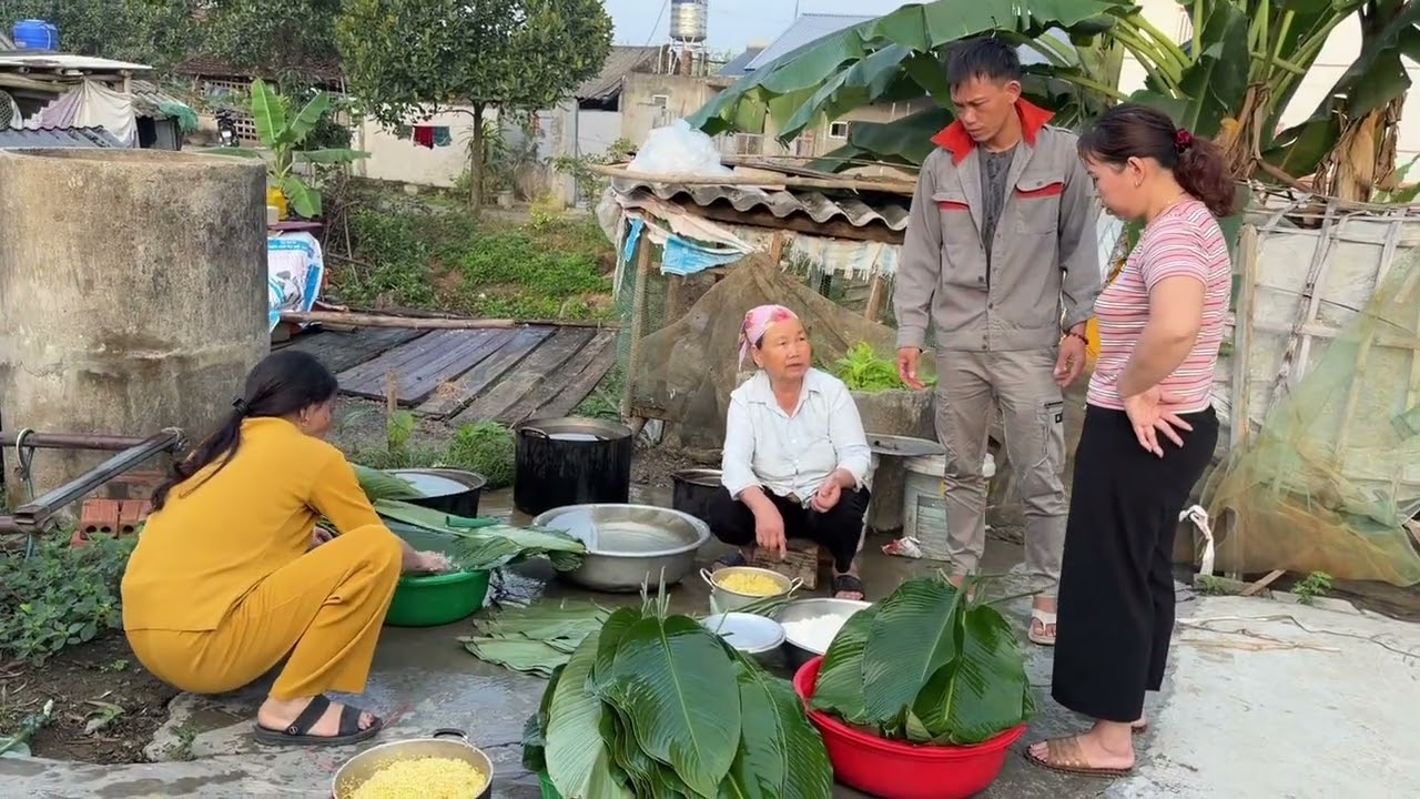 Bà Hảo Cảm Ơn Cô Mai Cho Gạo Và Đậu Để Gói Bánh Chưng Ngày Tết 