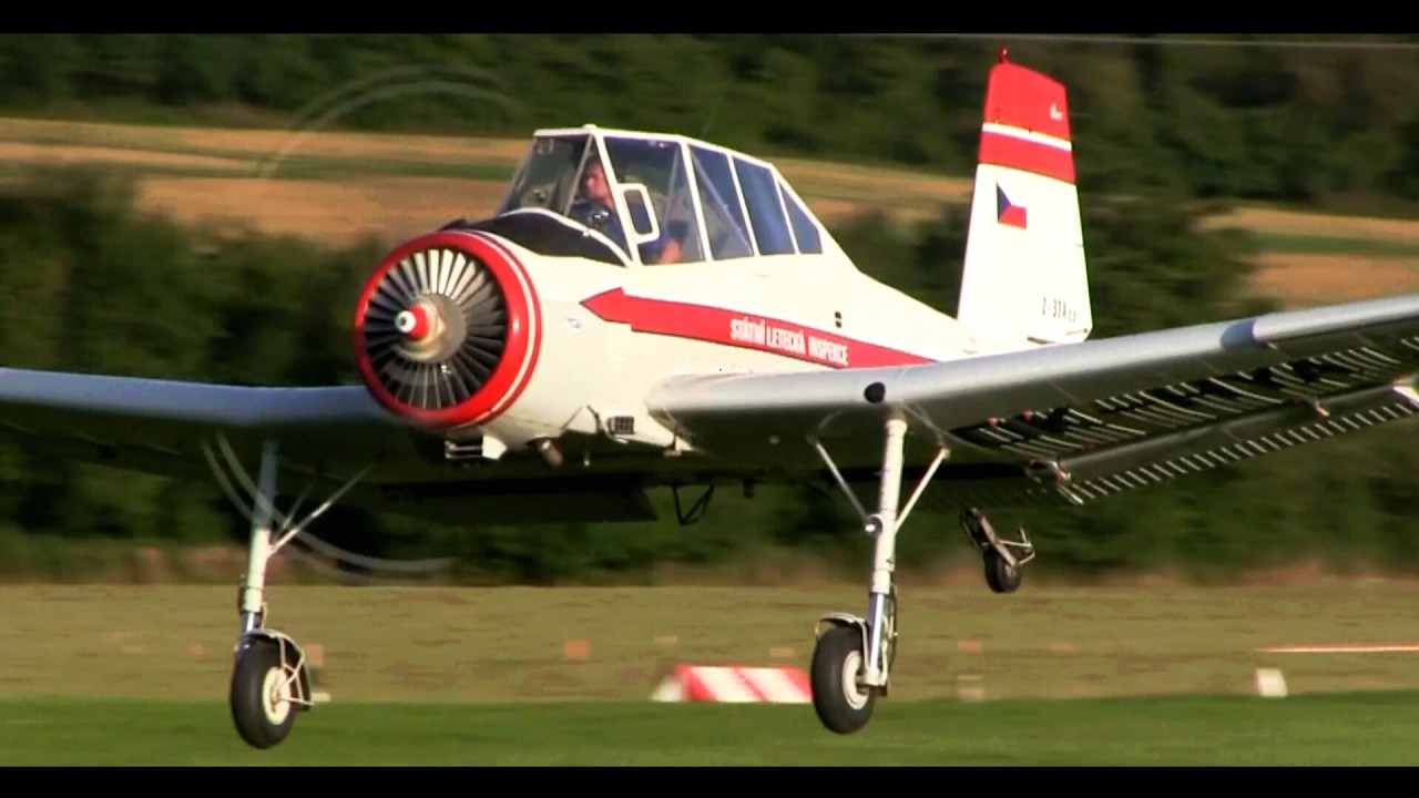 Oldtimer víkend 2023, letiště Brno Medlánky, dvojvlek Z-37A C3 Čmelák s 2x VT-16 Orlík ... ad.