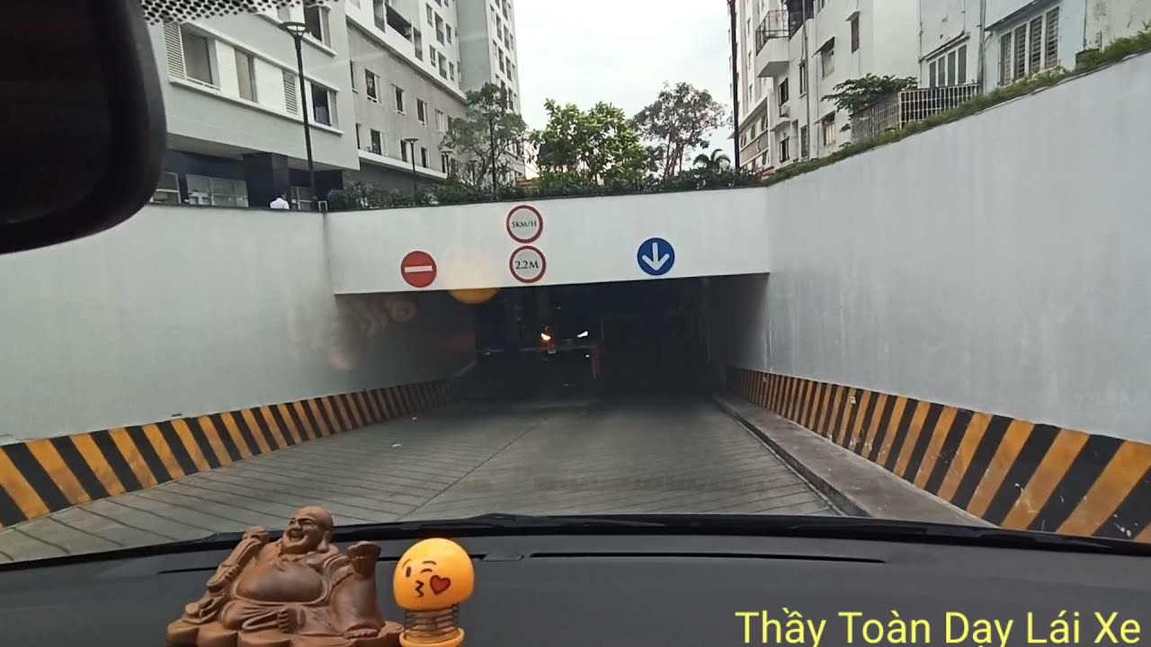 Bổ Túc và hướng dẫn kỹ năng lên xuống hầm và de xe dưới tầng hầm chung cư cho một chị mới lấy bằng