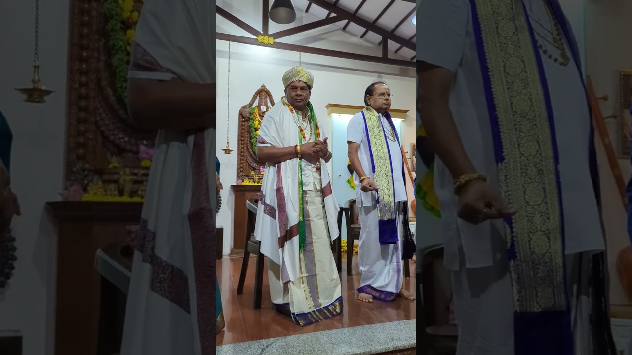 Vid C Cheluvaraju receiving PURANDARA LAYA PURASKARA from Vid Dr RK Padmanabha at Purandara Mantapa