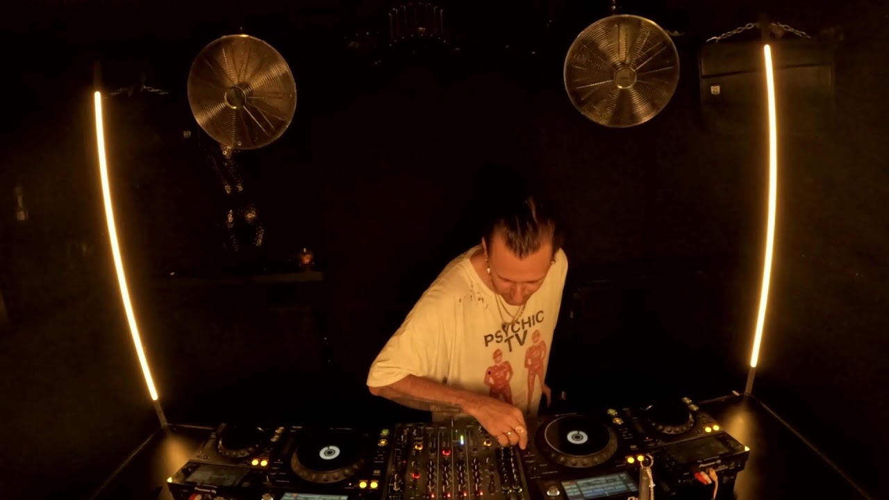 Loone LIVE w/ Curses