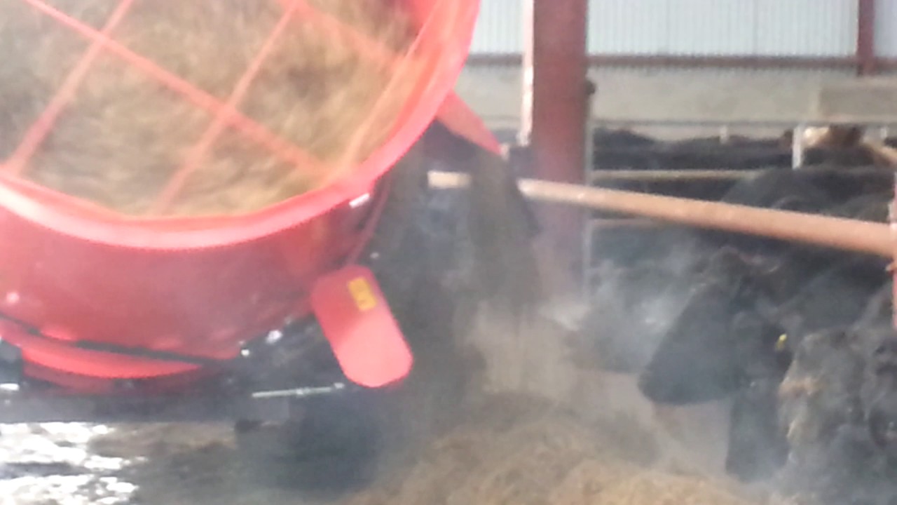 Blaney Bale Feeder - straw chopper; bale shredder