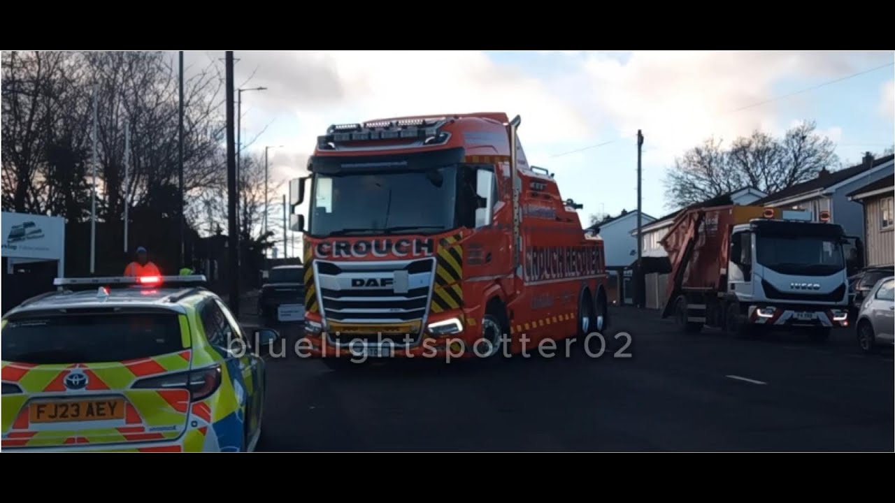 recovery ariving at lorry crash
