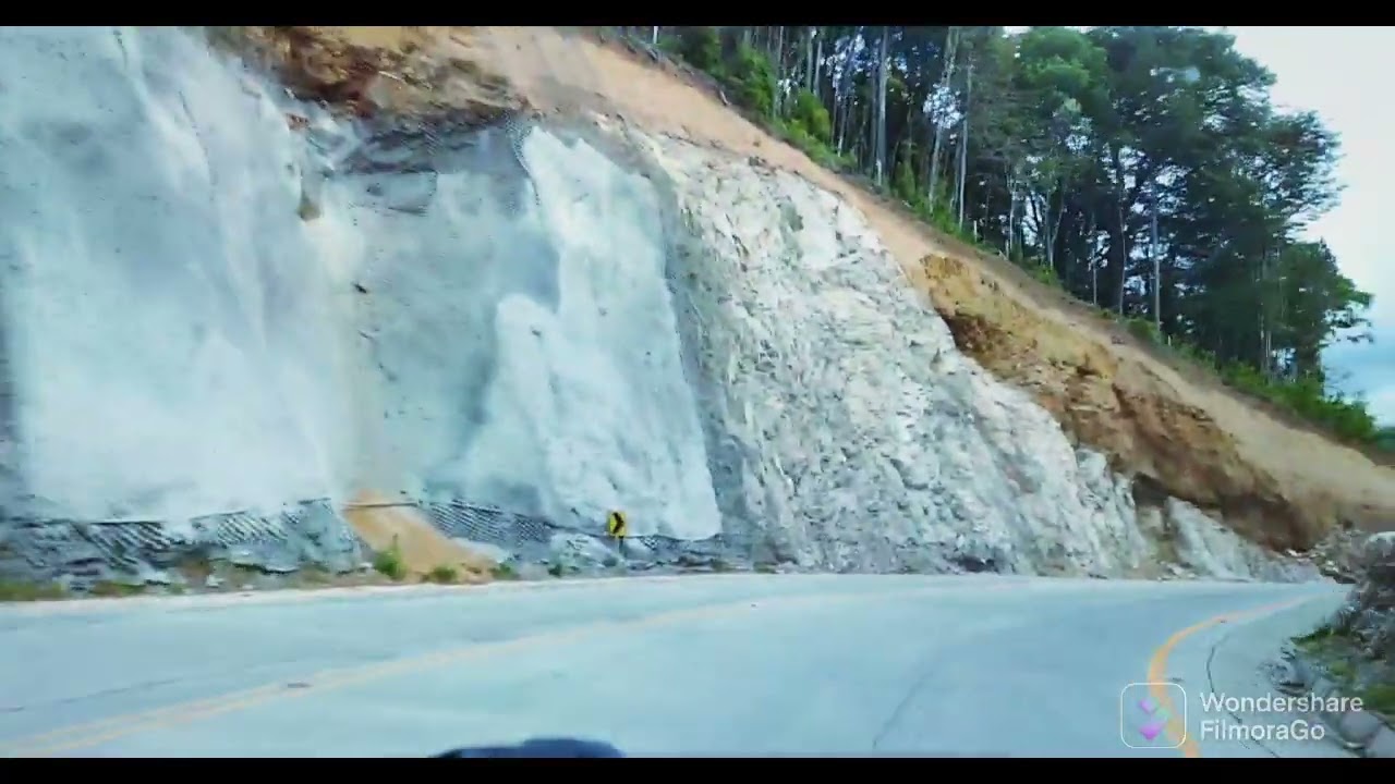 Ruta Coñaripe Liquiñe, sur de Chile. 😎👍