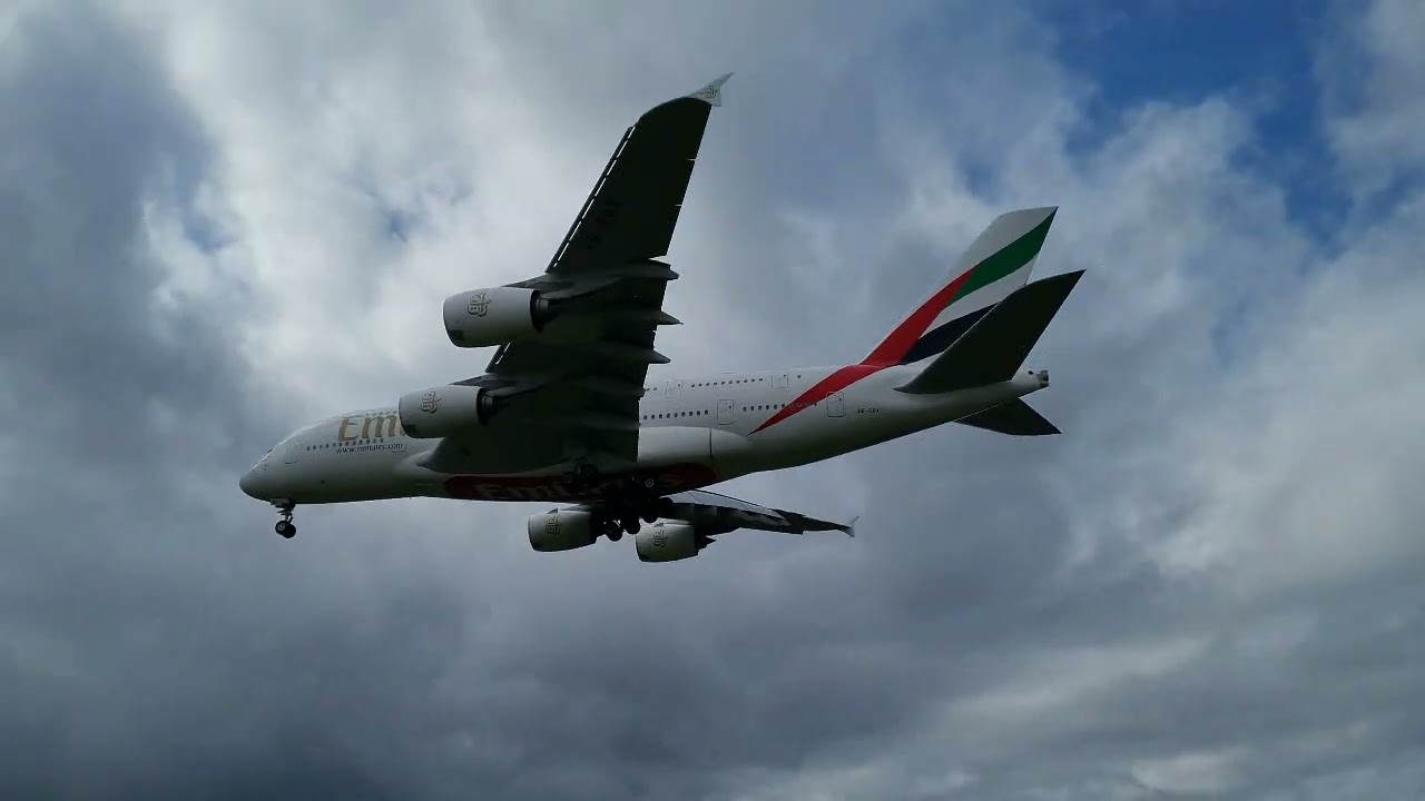 BIRMINGHAM INTERNATIONAL AIRPORT arrivals and departures