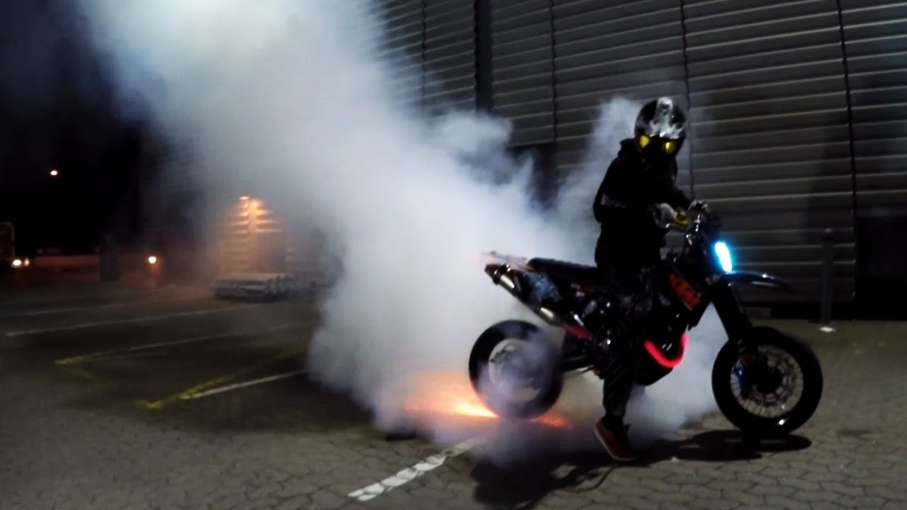 SUPERMOTO BURNOUT TIRE EXPLOSION