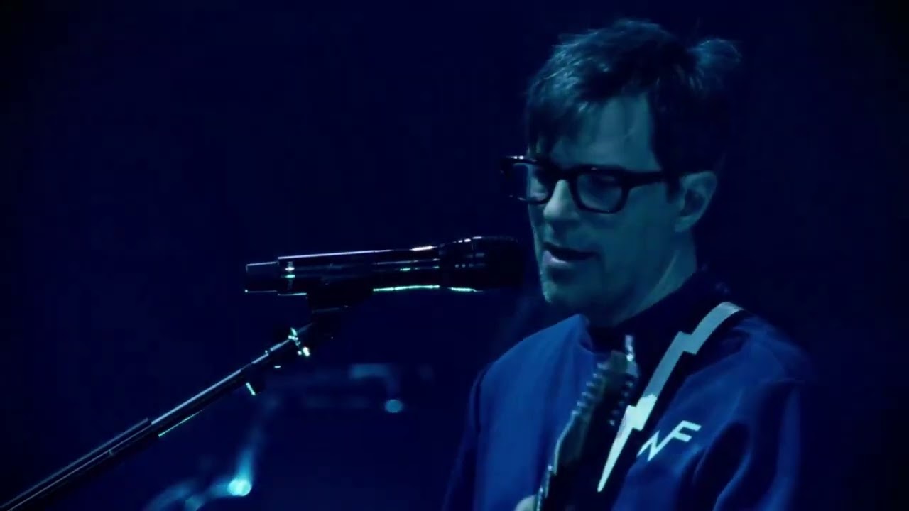 Weezer - The World Has Turned And Left Me Here (Live Voyage To The Blue Planet Concert Film)