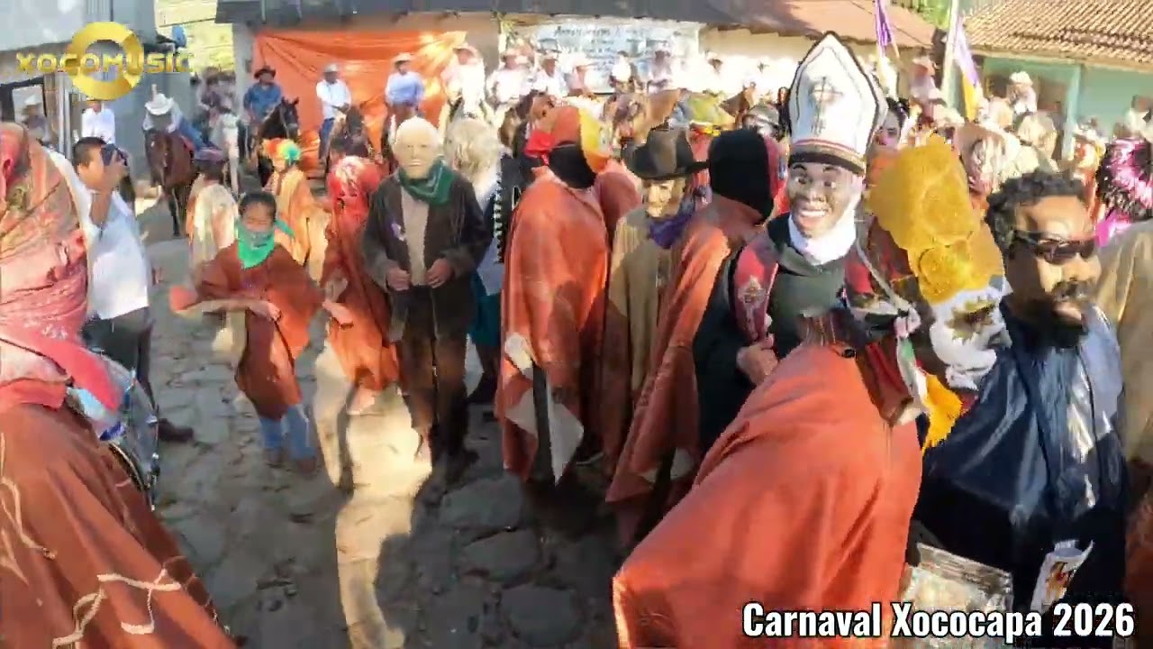 En ete momento donde se reparte recuerdos, galletitas, licor y refresco. Cierre de carnaval Xococapa