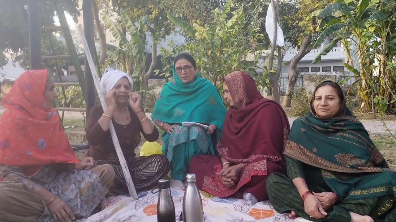 बुढ़ापे।र मत मानह बुढ़ापे त हार सामना इस त करना स।