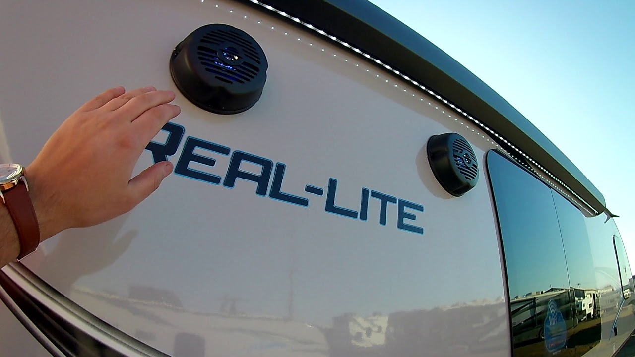 2021 Palomino Real Lite 1910 Hard Side Max Truck Camper