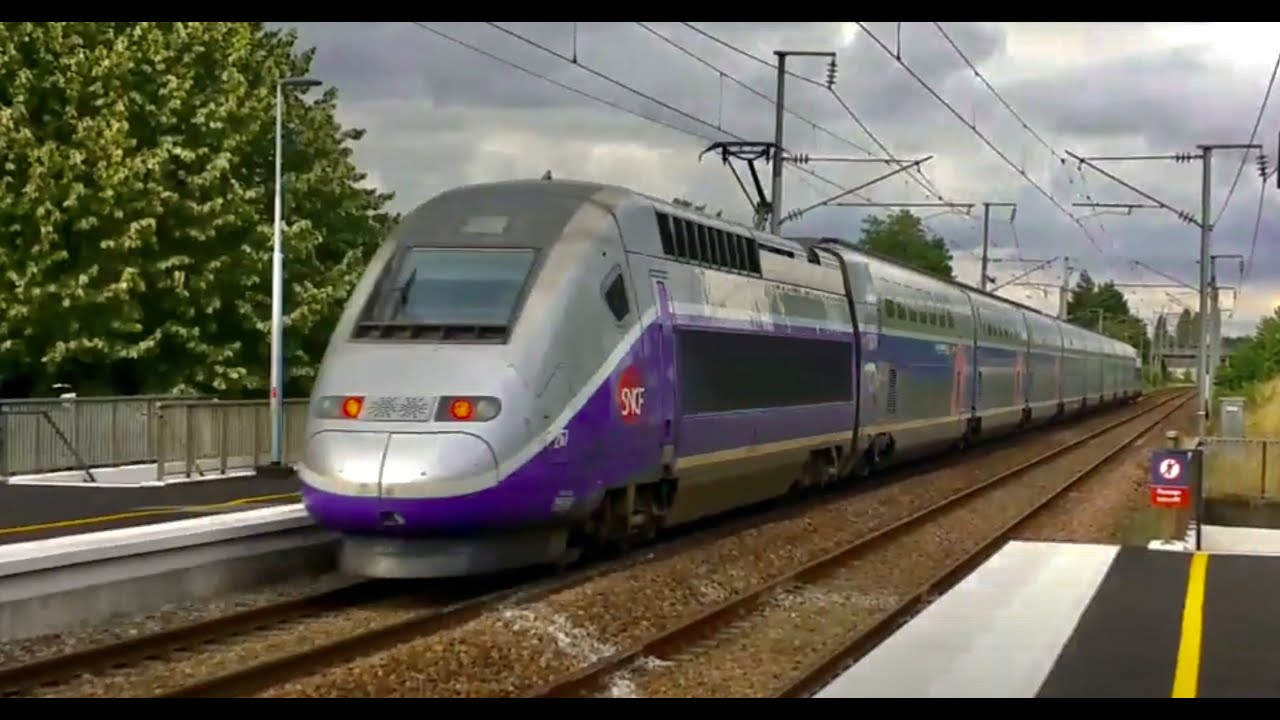 TGV 2N et TER Pays de la Loire à Morannes 🇫🇷(49), août 2018.