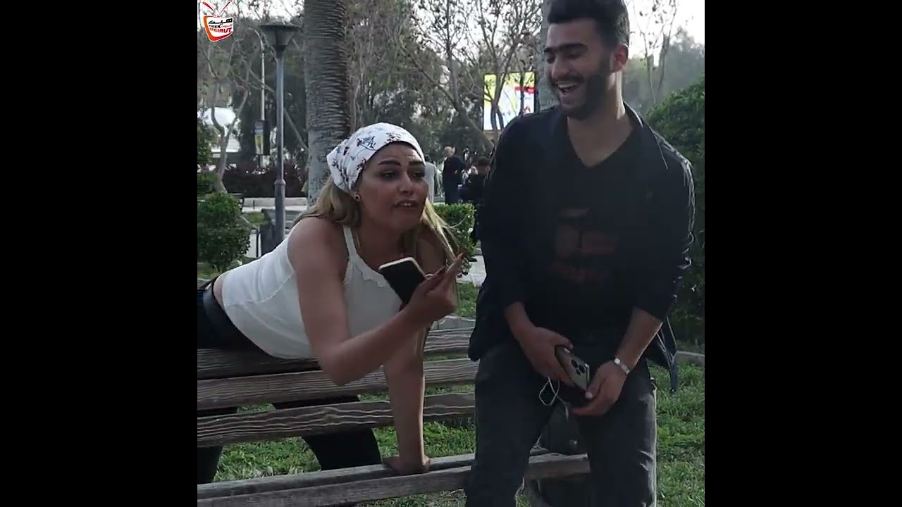 توتة تحمست كتير وهية عم تسمع اغاني ام خبطت الشب كف غير شكل 🤣💓