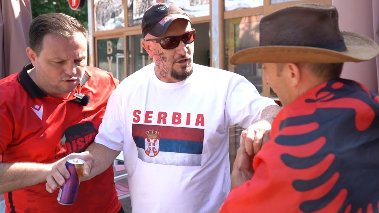 Moderatori provokohet rende nga “serbi”, Makllaudi e nxjerr motor sharren - nderhyn policia