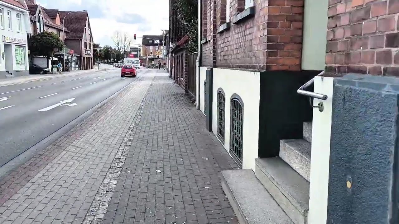 Walking through Soltau from the city's northern edge along the inner city, Marktstra&szlig;e and B&ouml;hmepark