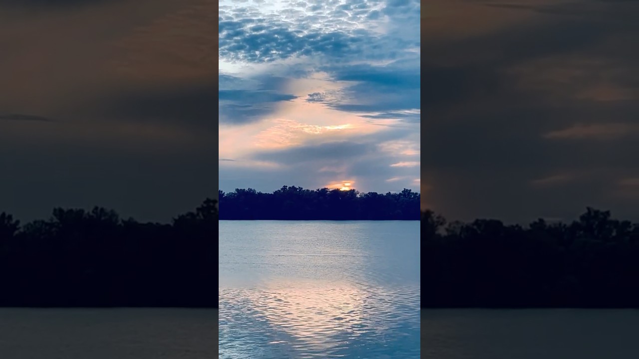 @Yarinka Beautiful sky over The Dnipro river, Ukraine #shorts #Dnipro #Ukraine #Україна #Дніпро