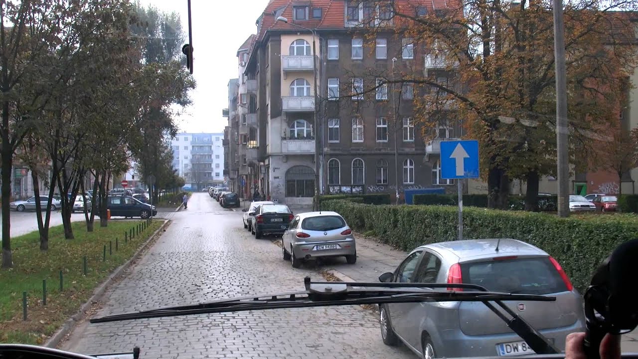 Zawracanie na skrzyżowaniu Gajowej we Wrocławiu
