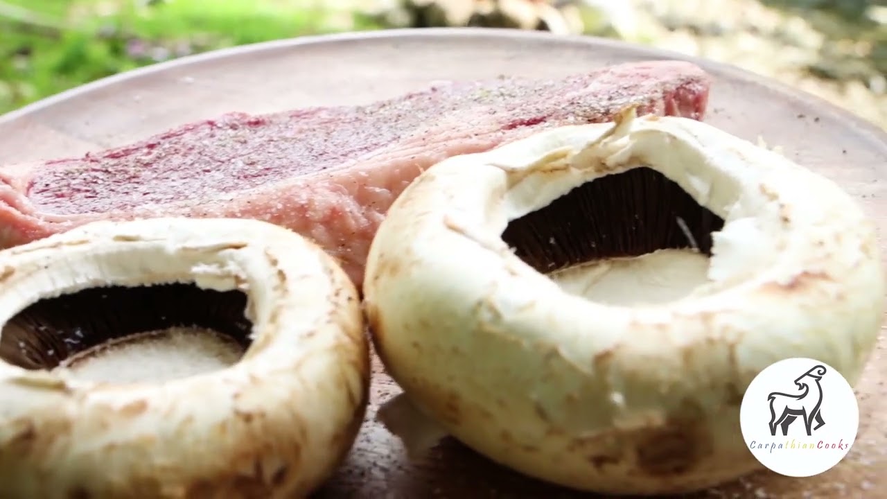 Sirloin with green peppercorn sauce (Vită cu sos de piper verde)