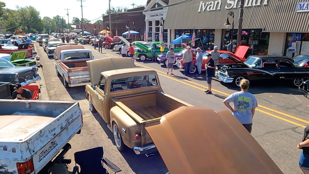 Car Show in Emory Texas.  9-10-22. This is the Classics 'Round the Square Car Show.