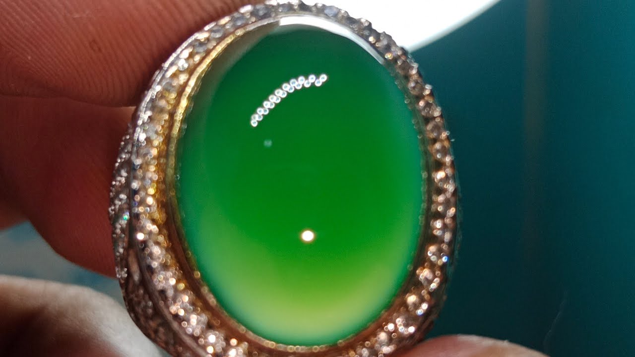 shela gemstone sedang live sekarang! kita pantau lagi sambil ngopi