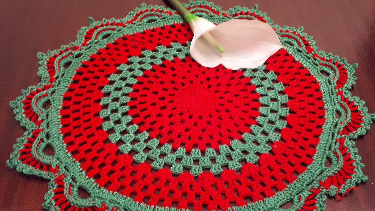Рождественская салфетка крючком в центре стола #crochetpatterns #crochet