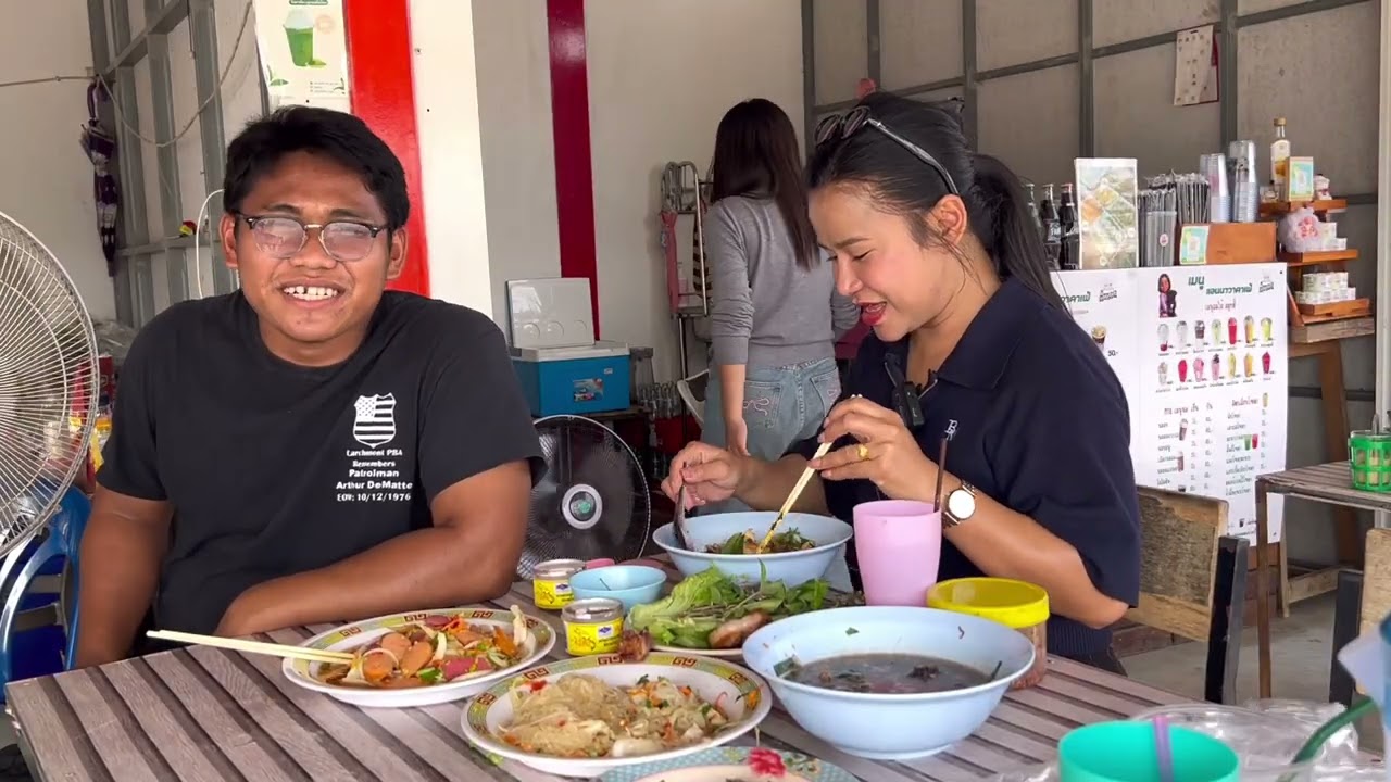 ออกมาหาพี่น้อง ไม่อยากอยู่บ้านคนเดียว มากินก๋วยเตี๋ยวร้านเจ้ทิพ#กินโชว์ #ก๋วยเตี๋ยว 