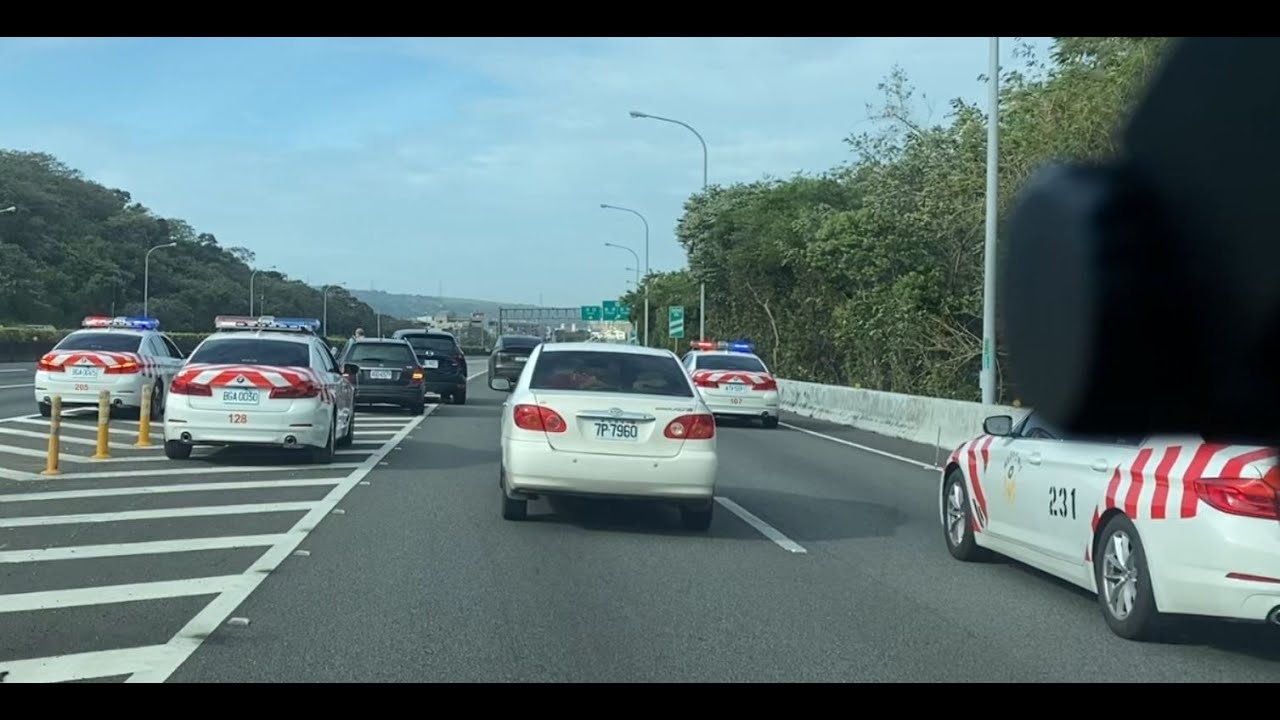 高速公路上偶遇總統車隊,也塞在最會塞車的湖口路段,五楊高架橋延伸到苗栗頭份要快點完成才能解決塞車問題
