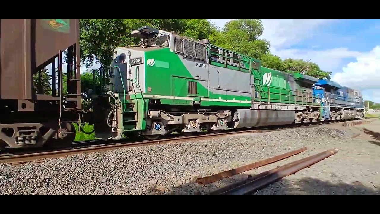 Cruzamentos de trens graneleiro no patio de ZSF com dupla de locomotivas ES44ACI e AC44i 