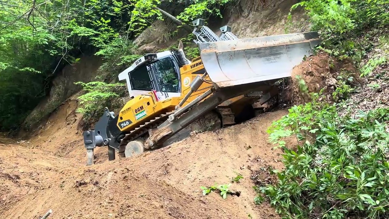 LIEBHERR BULLDOZER #keşfet #komatsu #bulldozer #bulldozer #keşfetbeniöneçıkar #liebherr #dunyanews