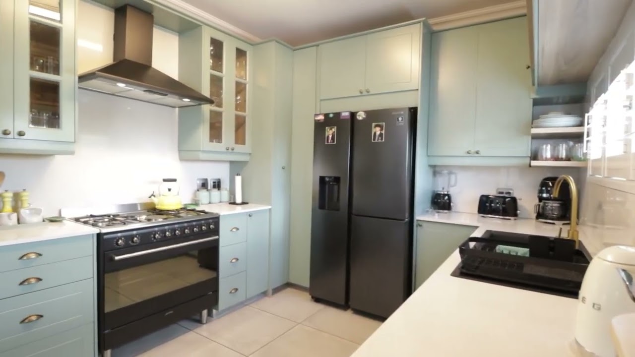 Gary Du Toit 0833793744 Remax Superior - Oakdene R3 999 000